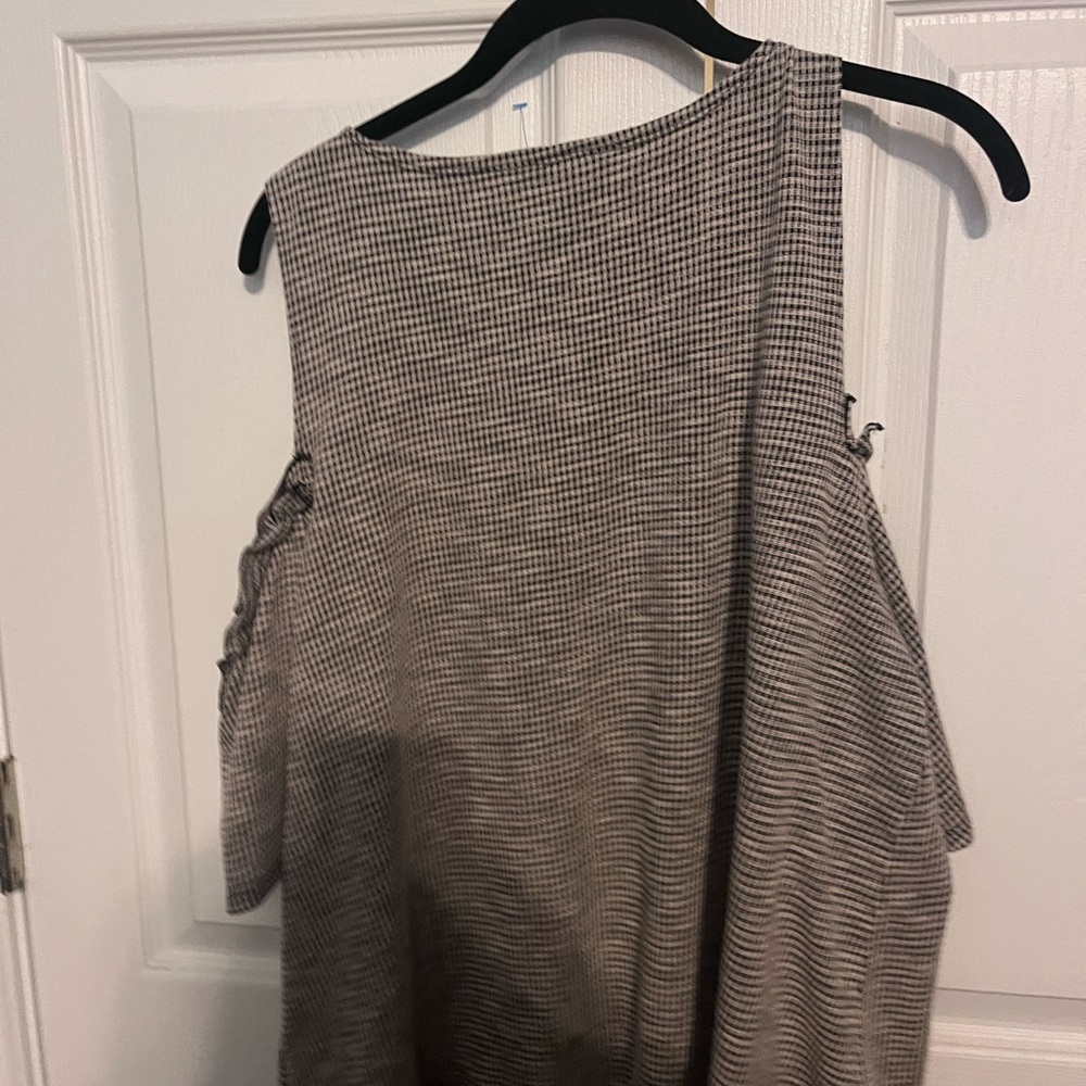 Women's Black and White Checkered Cold Shoulder Top - Picture 3 of 3
